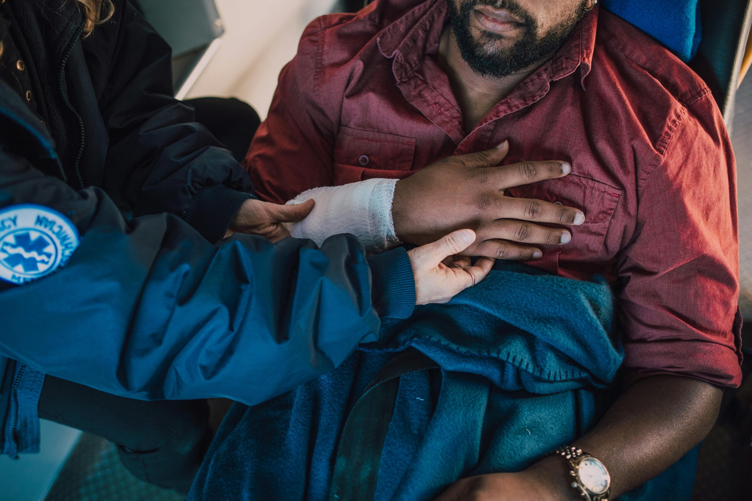 Man in a stretcher with a paramedic